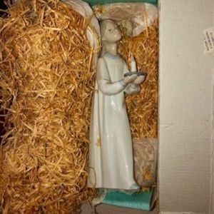LLADRO GIRL WITH CANDLE (#4868) -  ORIGINAL BOX!